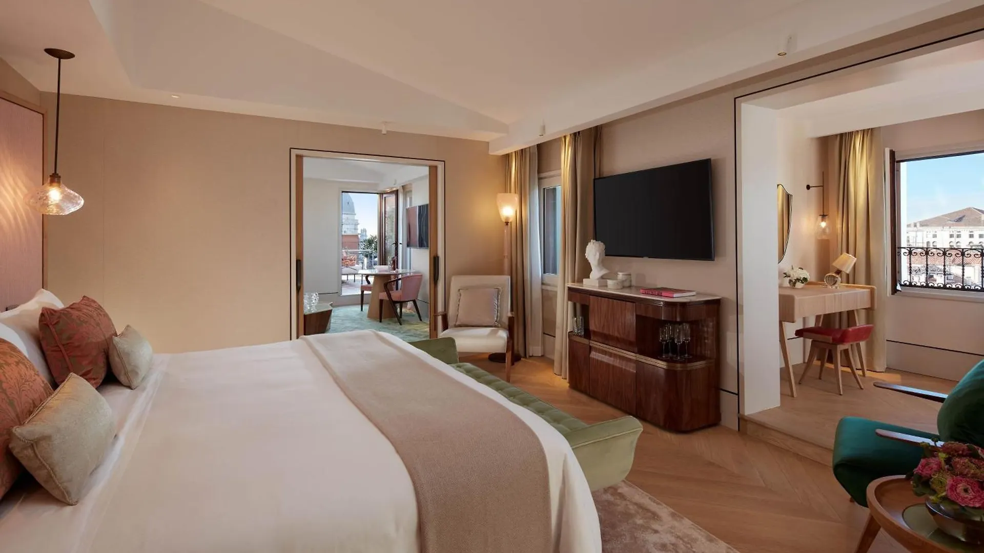 The St. Regis Benátky Hotel