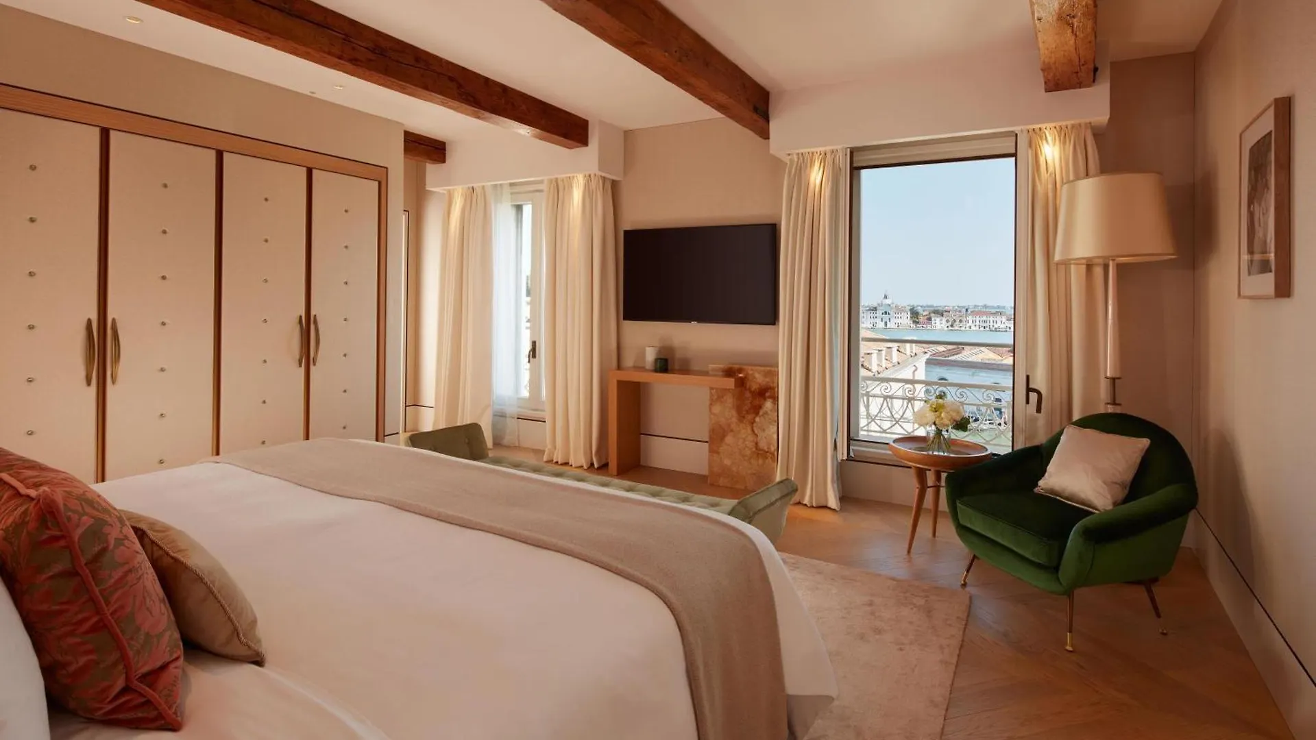 The St. Regis Benátky Hotel