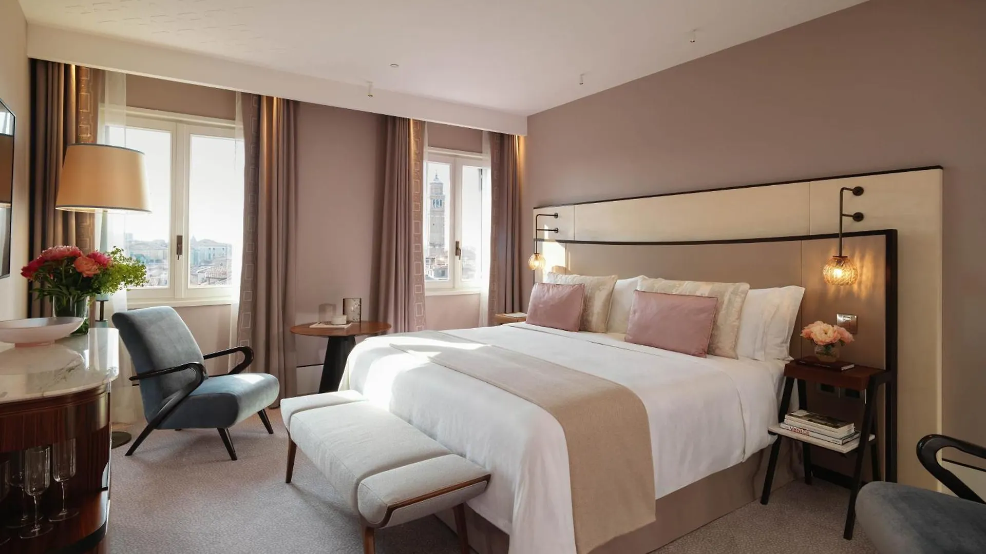 The St. Regis Benátky Hotel
